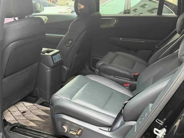 Lynk & Co Lynk & Co 900 2025 2.0T Ultra — Фото автомобиля 14