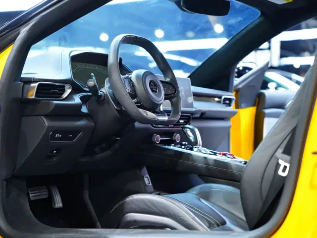 Lotus Emira — Фото автомобиля 20