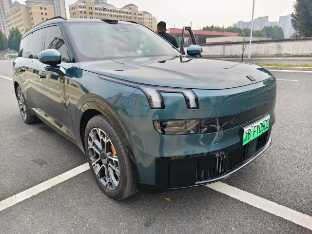 Lynk & Co 900 — Фото автомобиля 3