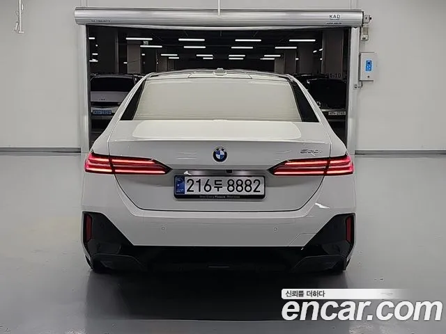 BMW 5 Series G60 — Фото автомобиля 3