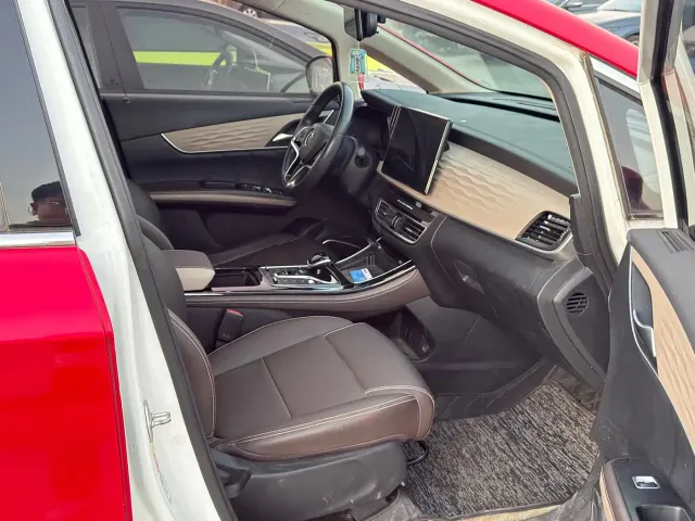 BYD Song MAX — Фото автомобиля 8