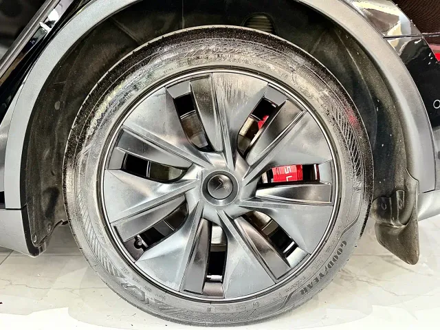 Tesla Model Y — Фото автомобиля 10
