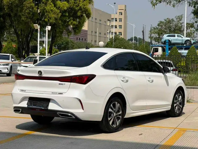 Changan Eado — Фото автомобиля 4