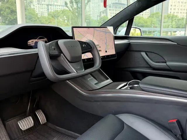 Tesla Model X — Фото автомобиля 7