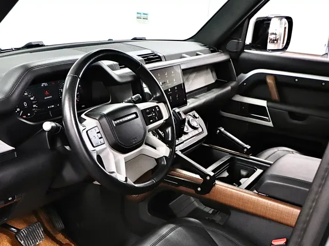 Land Rover Defender — Фото автомобиля 11