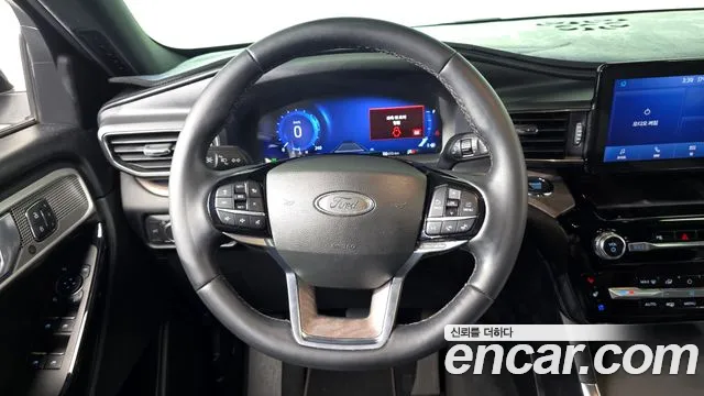 Ford Explorer — Фото автомобиля 18