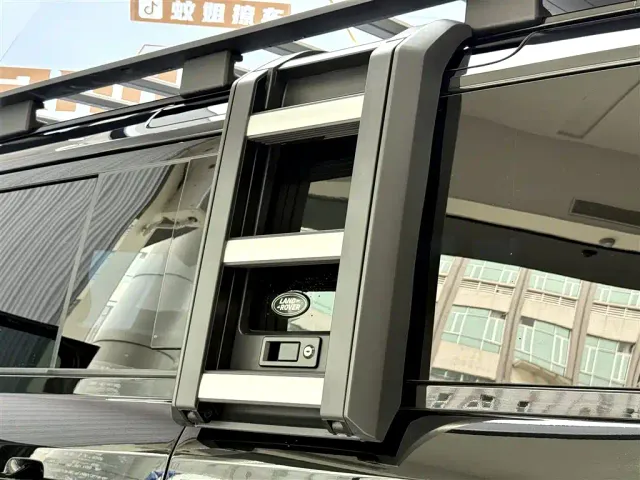 Land Rover Defender — Фото автомобиля 8