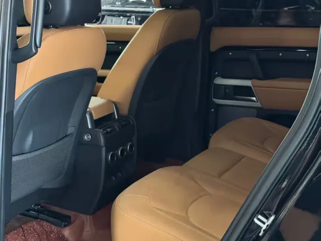 Land Rover Defender — Фото автомобиля 11