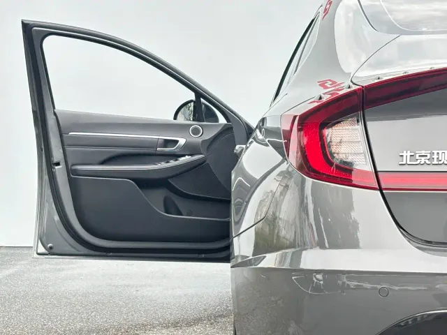 Hyundai Sonata — Фото автомобиля 9