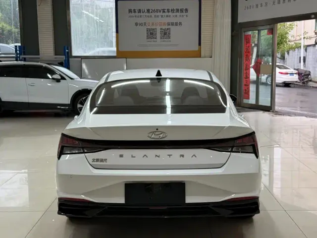 Hyundai Elantra — Фото автомобиля 5
