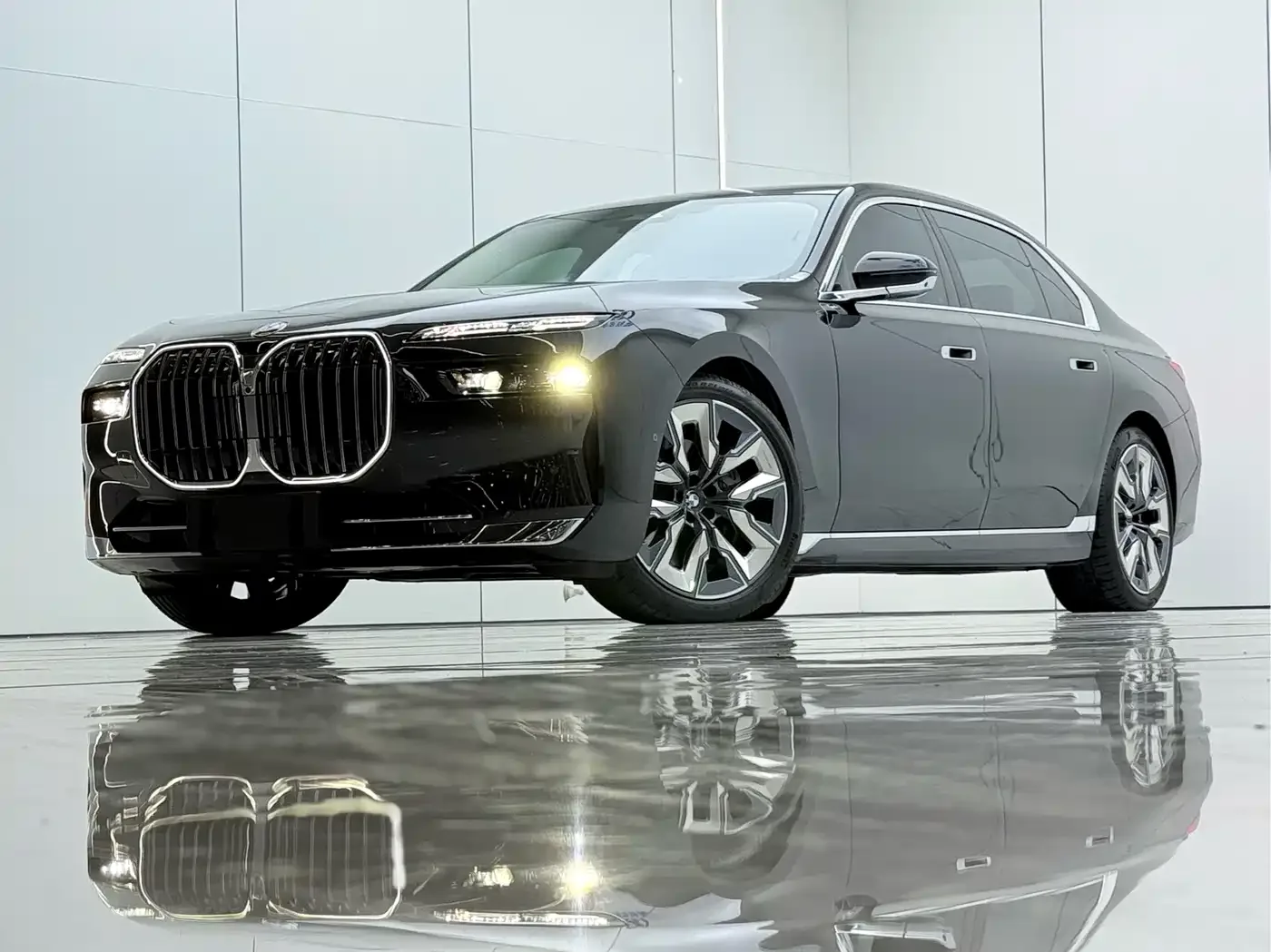BMW BMW 7 Series 2023 Model 740Li Leading Luxury Package — Фото автомобиля 2