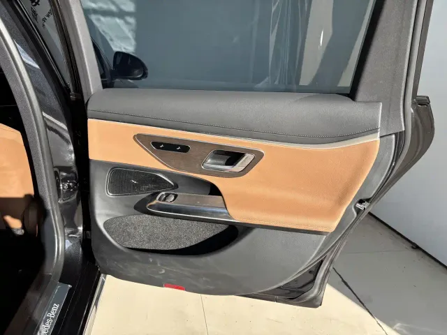 Mercedes-Benz E-Class — Фото автомобиля 23