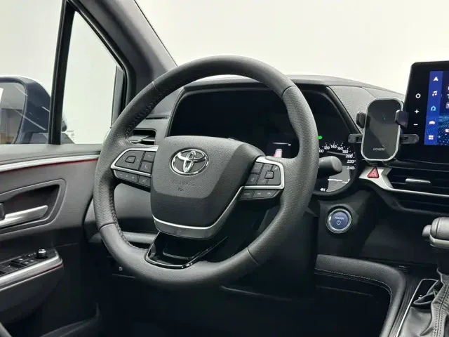 Toyota Sienna — Фото автомобиля 19