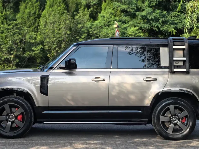 Land Rover Defender — Фото автомобиля 3