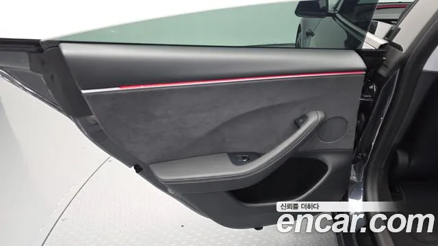 Tesla Model 3 — Фото автомобиля 13