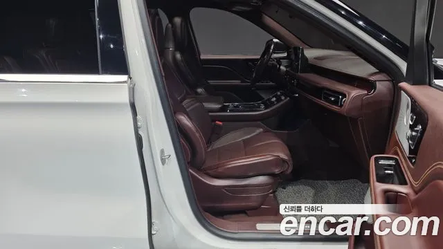 Lincoln Aviator — Фото автомобиля 16