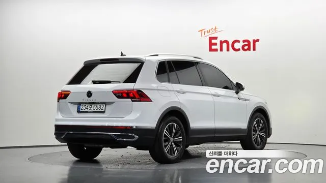 Volkswagen Tiguan Tiguan 2 поколение 2.0 TDI Premium — Фото автомобиля 2