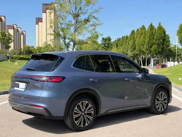 Geely Galaxy Starship 7 EM-i — Фото автомобиля 10