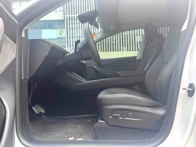 Tesla Model Y — Фото автомобиля 10