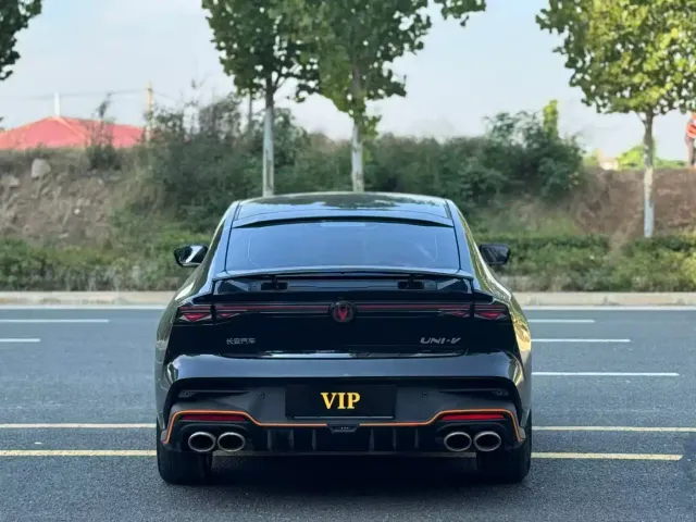 Changan Changan UNI-V 2025 1.5T Sport Edition — Фото автомобиля 8