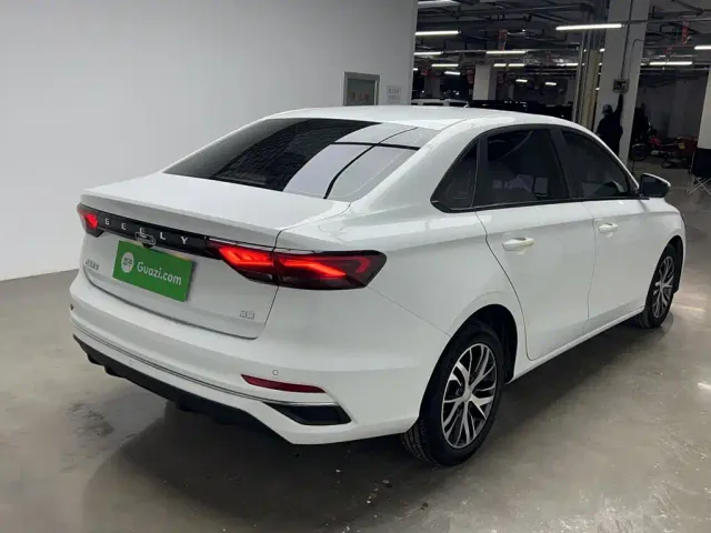 Geely Emgrand — Фото автомобиля 4