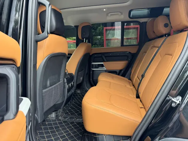 Land Rover Defender — Фото автомобиля 16
