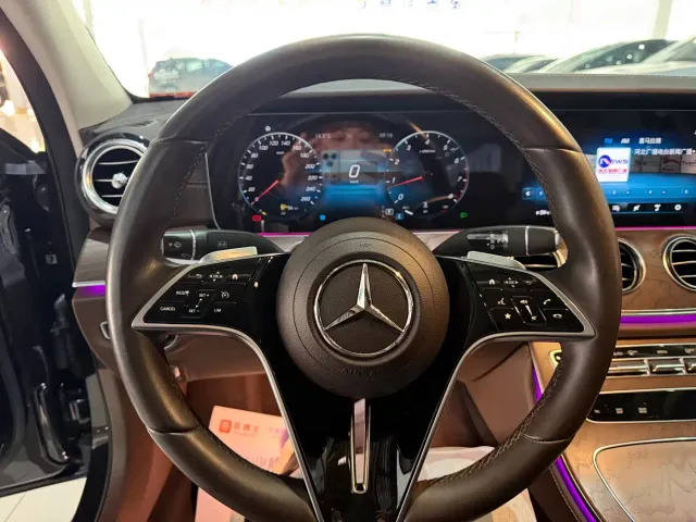 Mercedes-Benz E-Class — Фото автомобиля 6