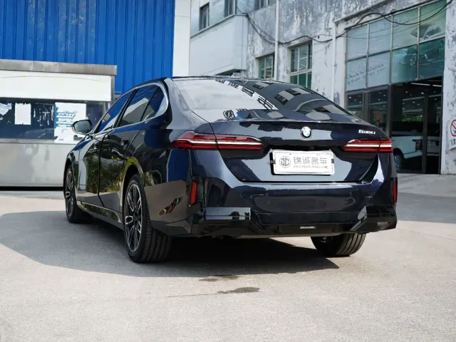 BMW 5 Series — Фото автомобиля 6