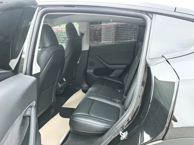 Tesla Model Y — Фото автомобиля 13