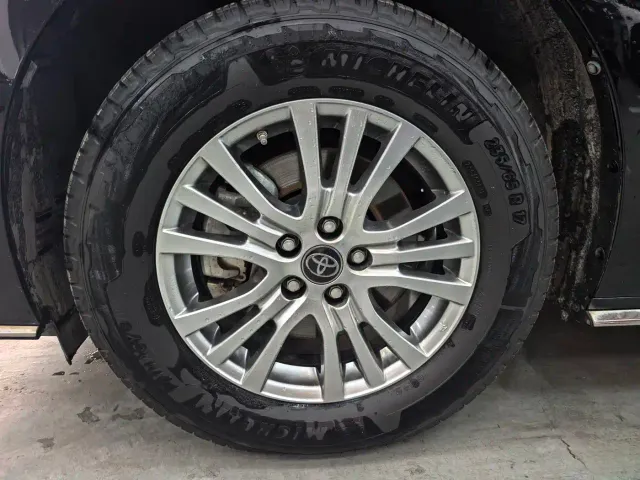 Toyota Sienna — Фото автомобиля 7