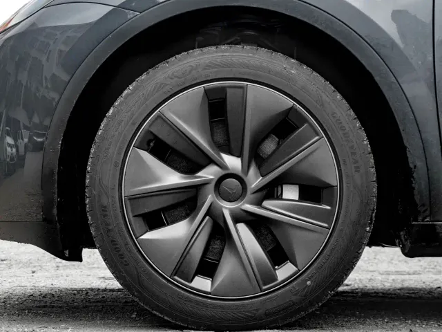 Tesla Model Y — Фото автомобиля 8