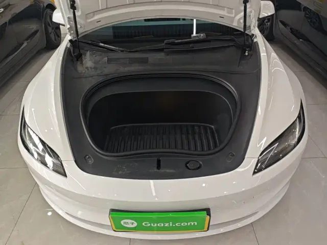 Tesla Model 3 — Фото автомобиля 19