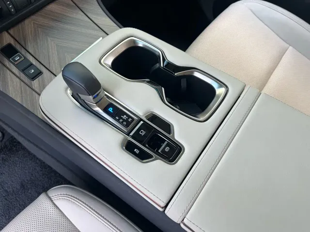 Lexus LM — Фото автомобиля 5