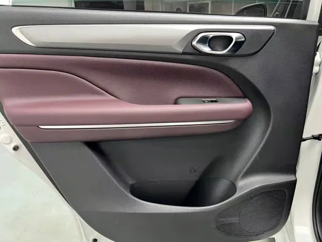 GAC Trumpchi Trumpchi M6 2023 PRO 270T DCT Luxury Edition — Фото автомобиля 14
