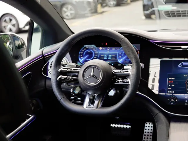 Mercedes-Benz EQE AMG — Фото автомобиля 19