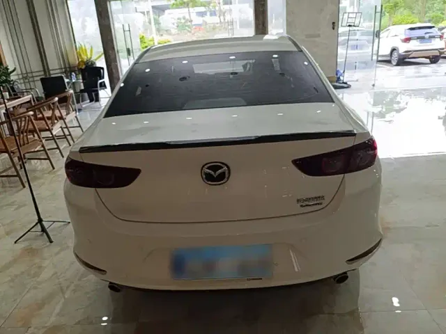 Mazda Axela — Фото автомобиля 5