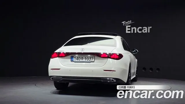 Mercedes-Benz E-Class — Фото автомобиля 4