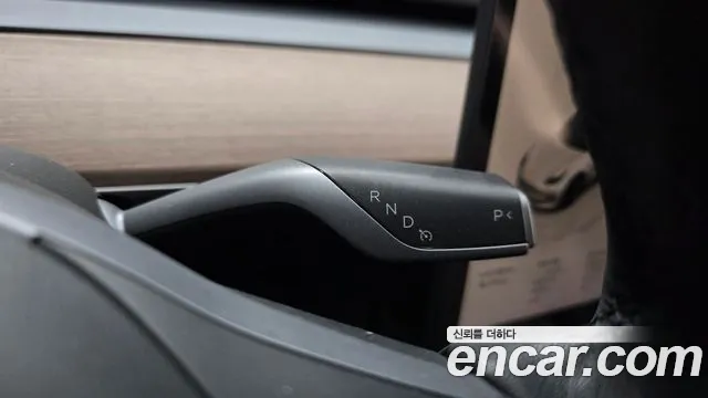 Tesla Model 3 — Фото автомобиля 9