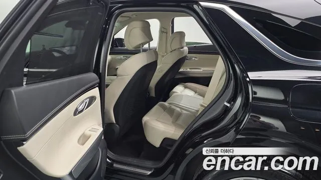 Genesis GV70 — Фото автомобиля 11