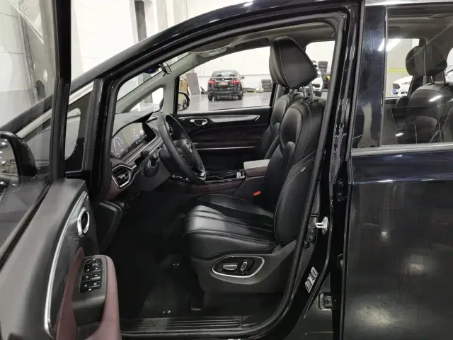 GAC Trumpchi M6 — Фото автомобиля 10