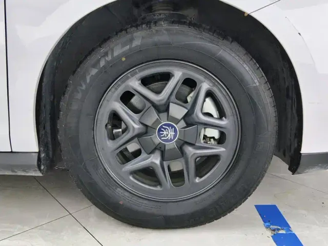 BYD Qin PLUS 2025 DM-i Smart Drive 55KM Leader — Фото автомобиля 6