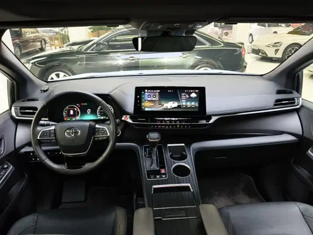 Toyota Sienna — Фото автомобиля 9