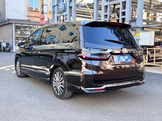 Honda Elysion — Фото автомобиля 9