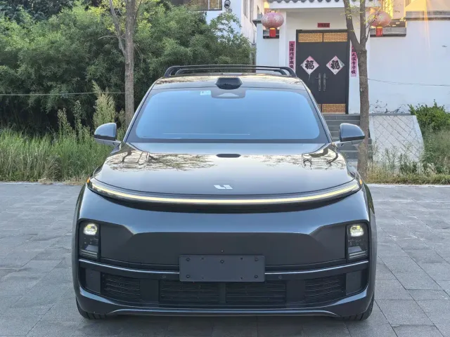 Li Auto L8 — Фото автомобиля 2