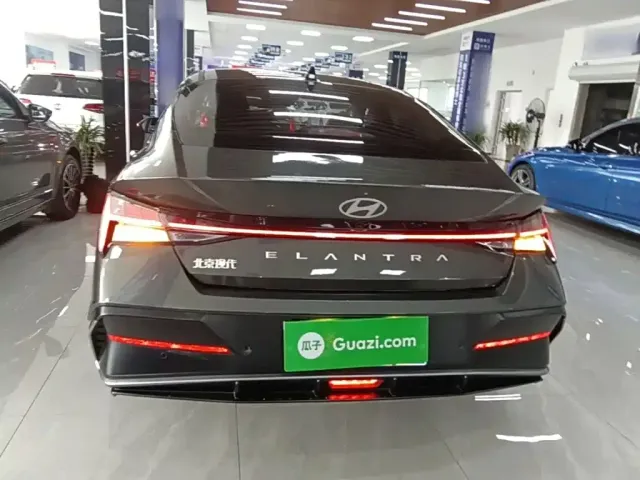 Hyundai Elantra — Фото автомобиля 5