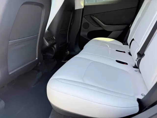 Tesla Model Y — Фото автомобиля 10
