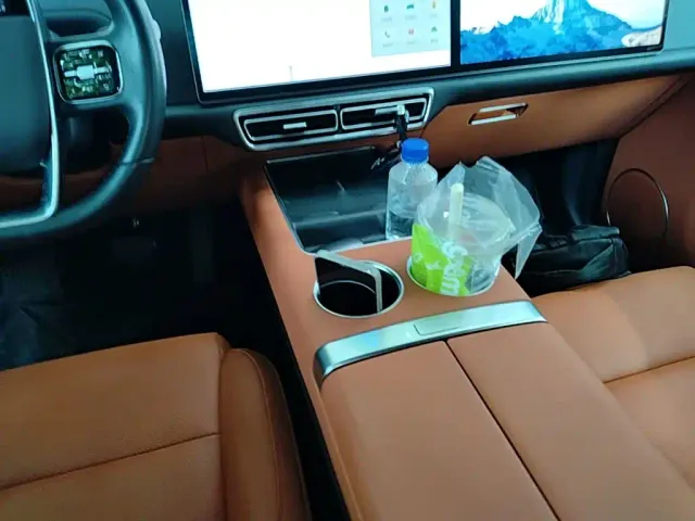 Li Auto L7 — Фото автомобиля 13