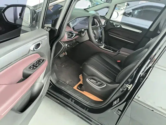 GAC Trumpchi M6 — Фото автомобиля 15