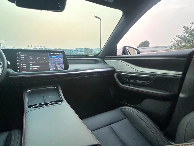 Xpeng P7 — Фото автомобиля 21
