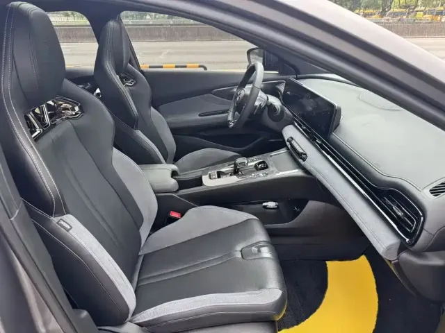 GAC Trumpchi Trumpchi Emkoo 2024 Model 400T Auto Shadow Leopard R PRO Edition — Фото автомобиля 16